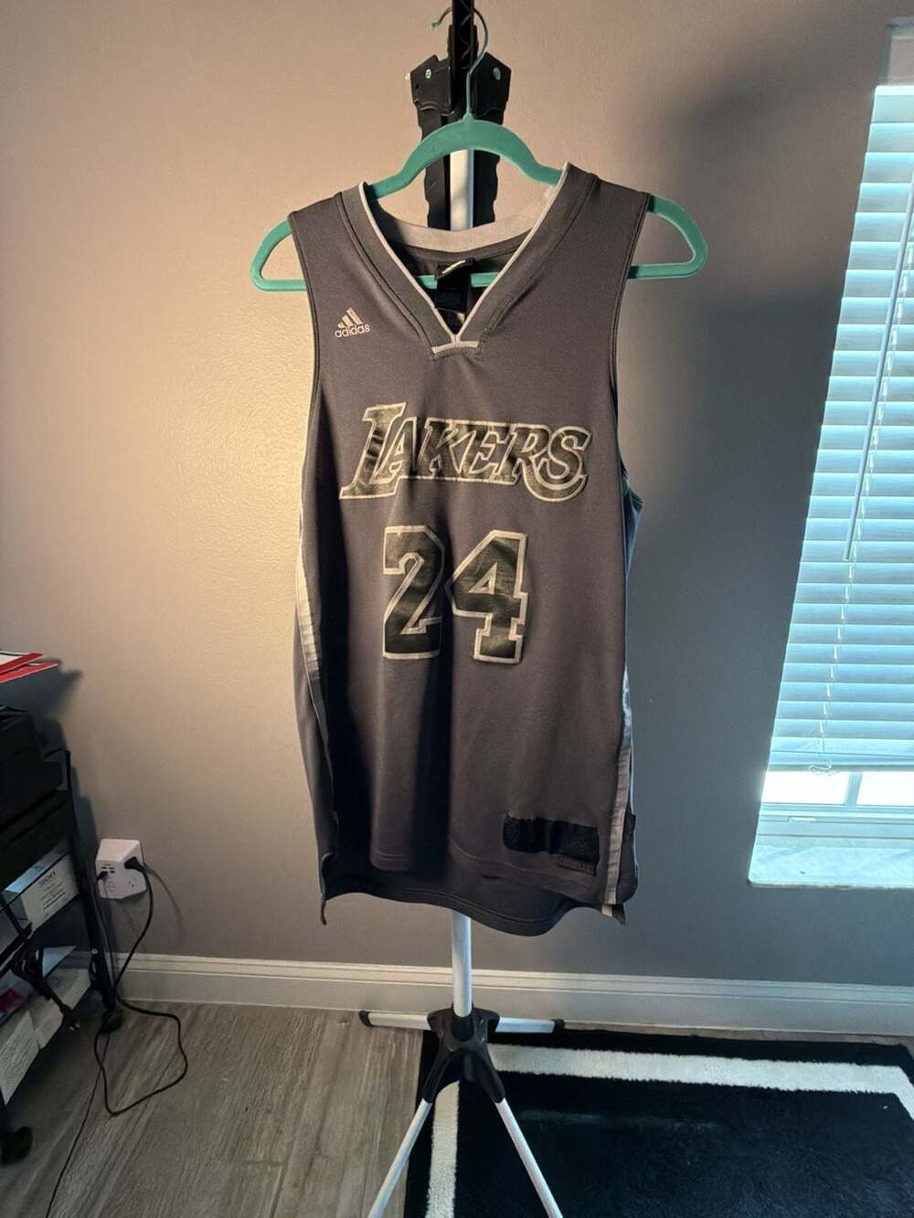 Adidas NBA Los Angeles Lakers Kobe Bryant #24 Grey Swingman Jersey Small